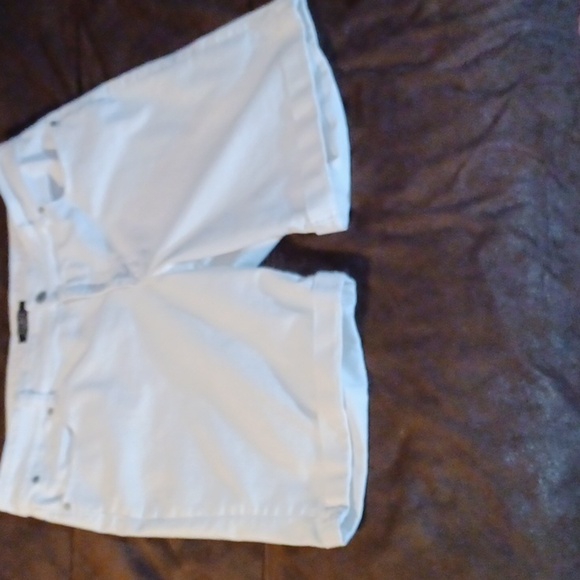 TALBOTS FLAWLESS FIVE PICKET KNEE LENGTH WHITE SHORTS, WOMENS SIZE 16, B… - Picture 8 of 8